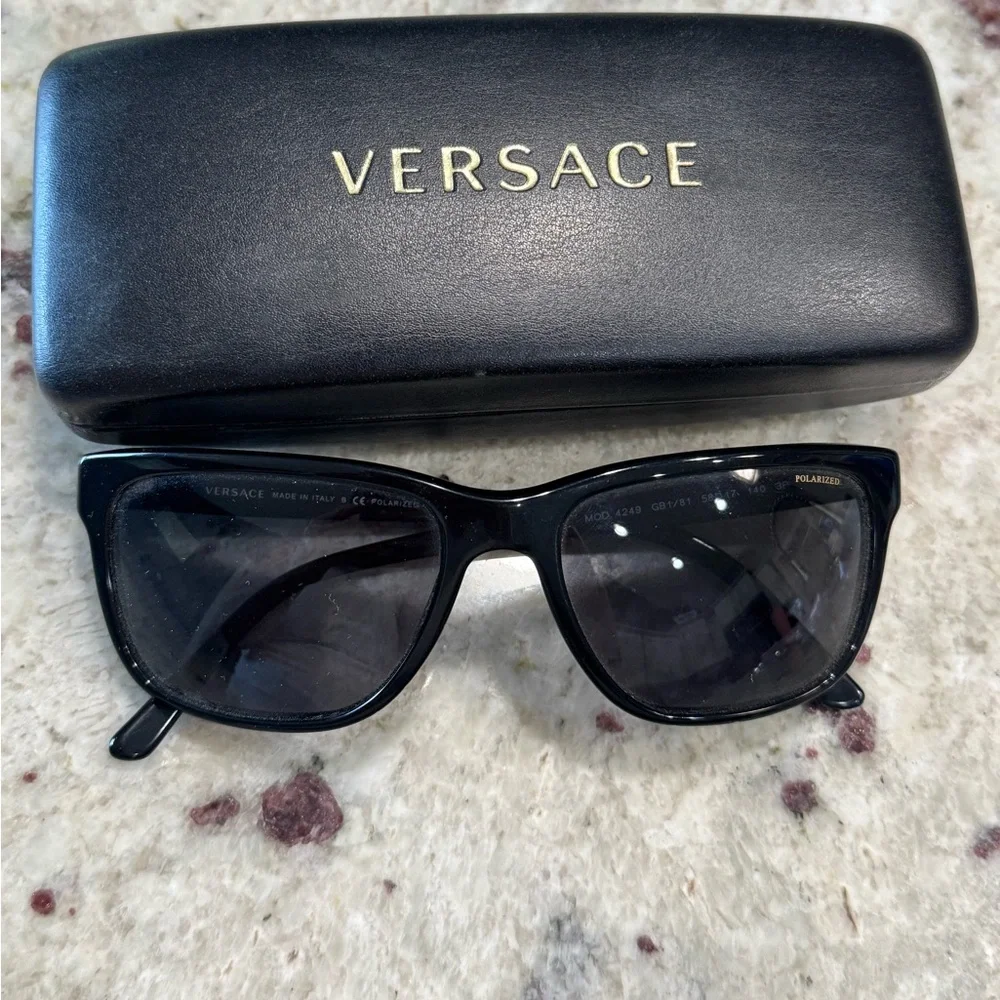 Versace VE4249 Black Square Sunglasses Polarized GB1/81 Authentic- barley worn